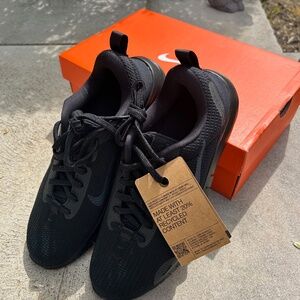 Womens NWT Nike Sneakers